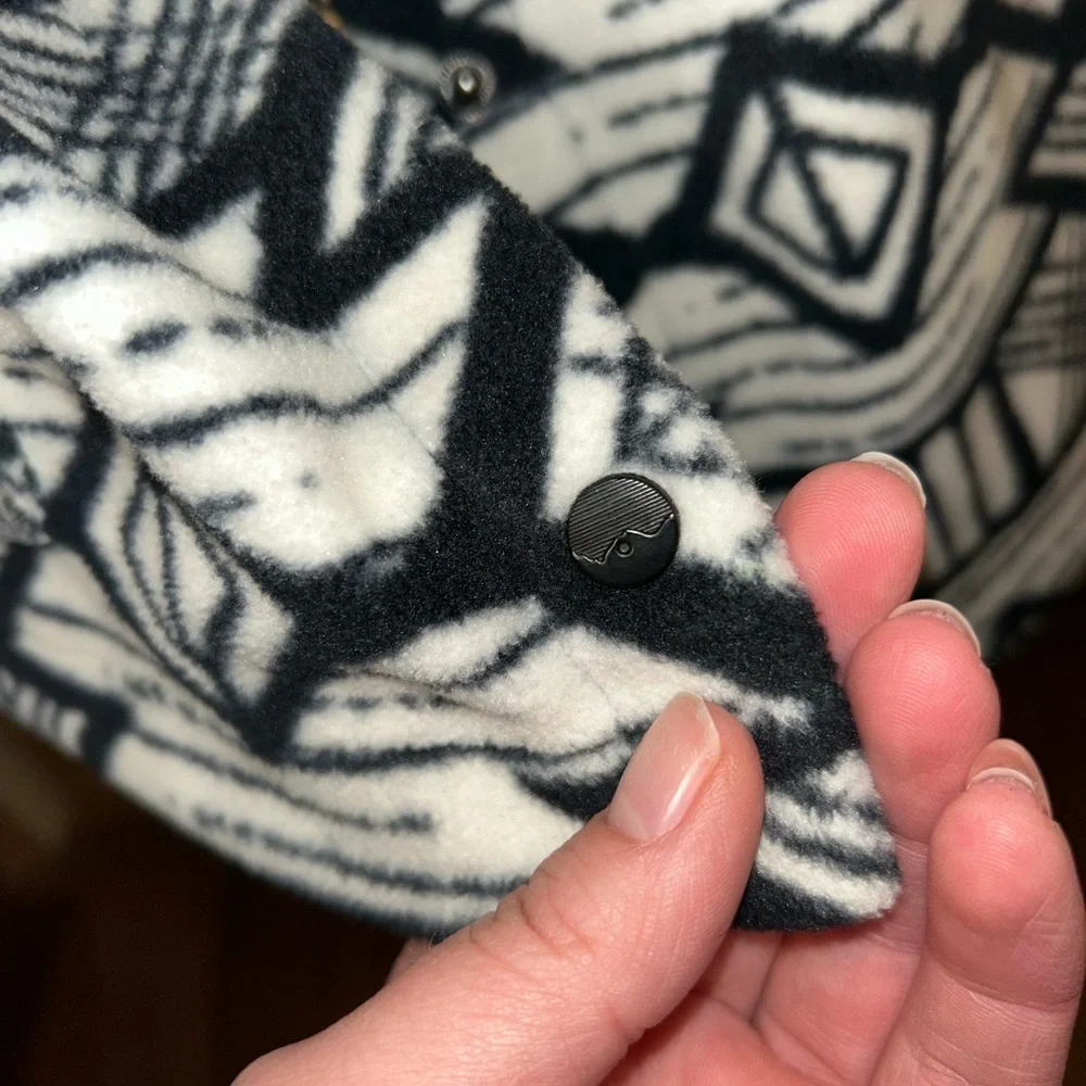 Kavu Girls Little Seeker Black White Geometric Print Fleece Snap Poncho Hoodie L